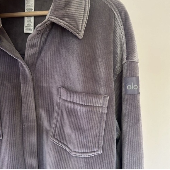 NEW Alo Yoga Ribbed Velour Mountain Side Shacket in Fog Blue Gray | size L - Picture 4 of 7